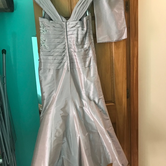 Women’s satin gown - Picture 7 of 7